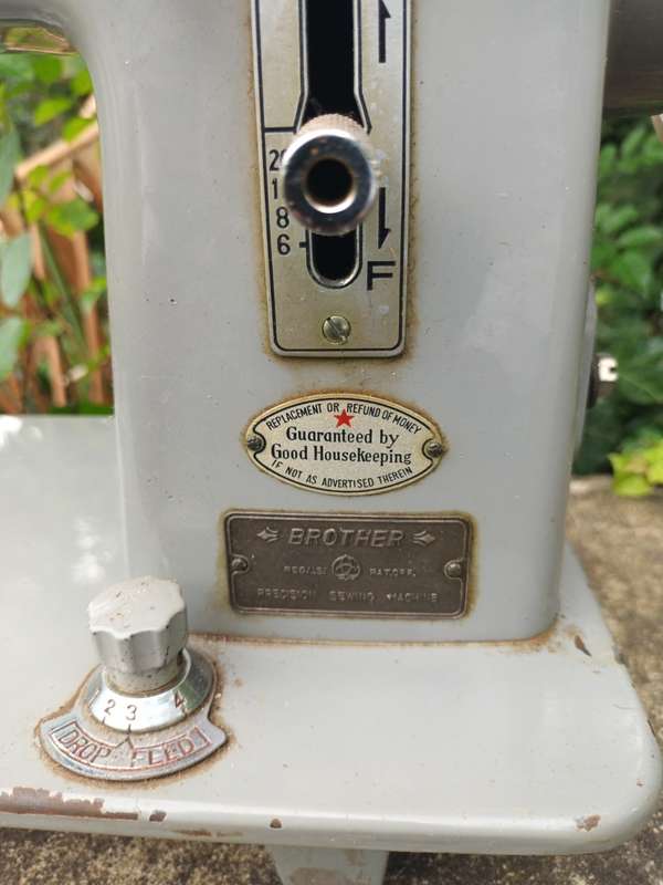 VINTAGE Brother Sewing Machine Model HZ5-B1