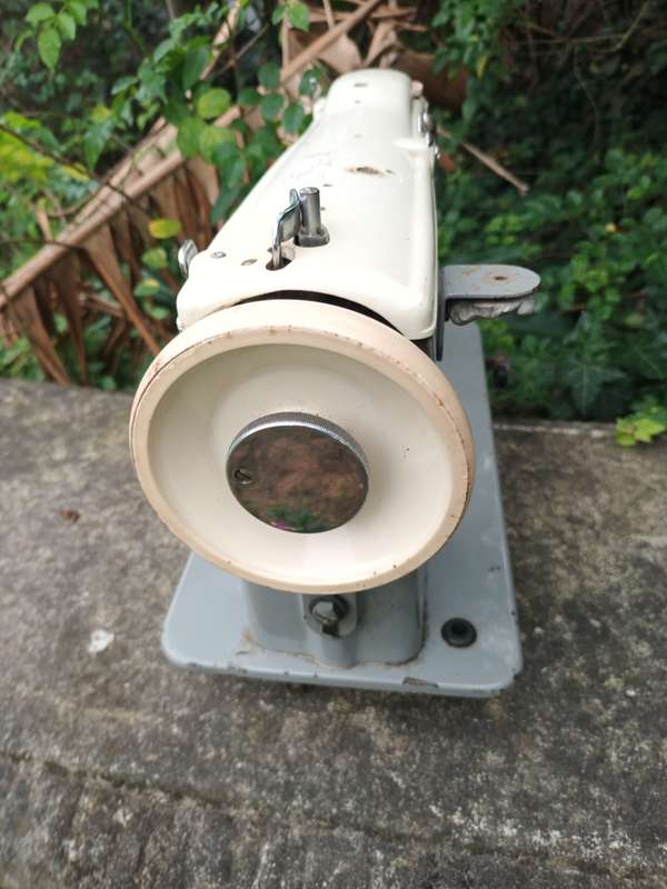 VINTAGE Brother Sewing Machine Model HZ5-B1