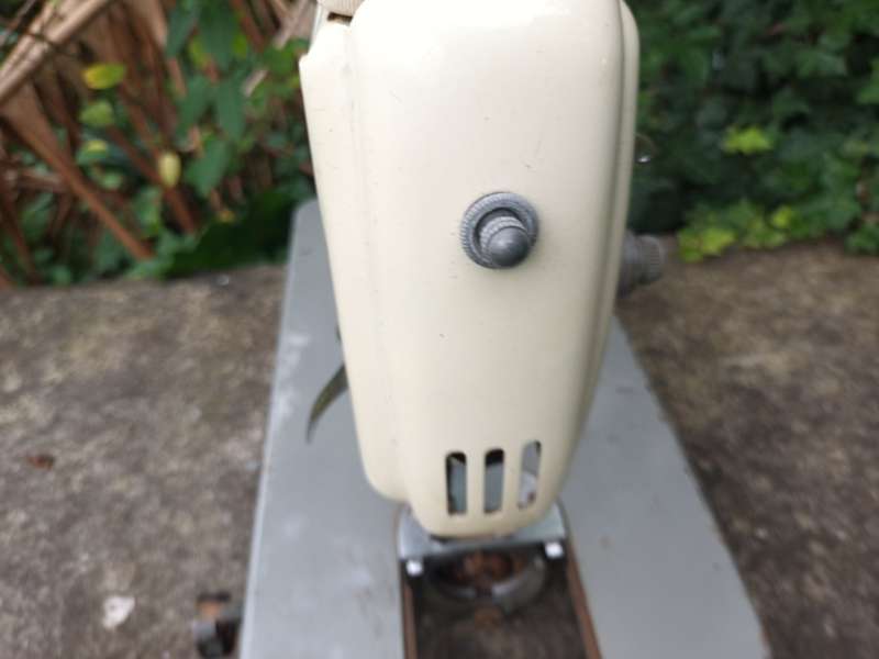 VINTAGE Brother Sewing Machine Model HZ5-B1