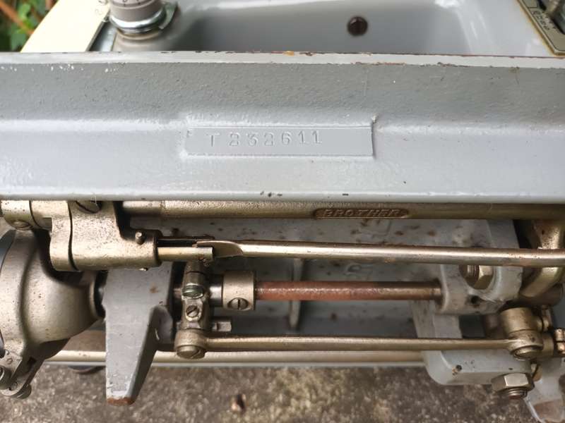 VINTAGE Brother Sewing Machine Model HZ5-B1
