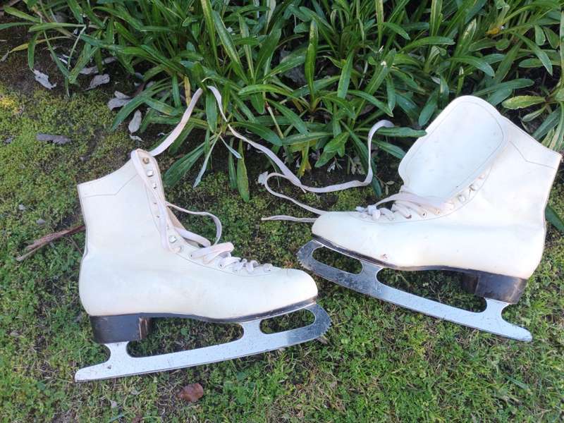 VINTAGE Adidas RIA Ice Skates Size 8 White Leather SSS Blades