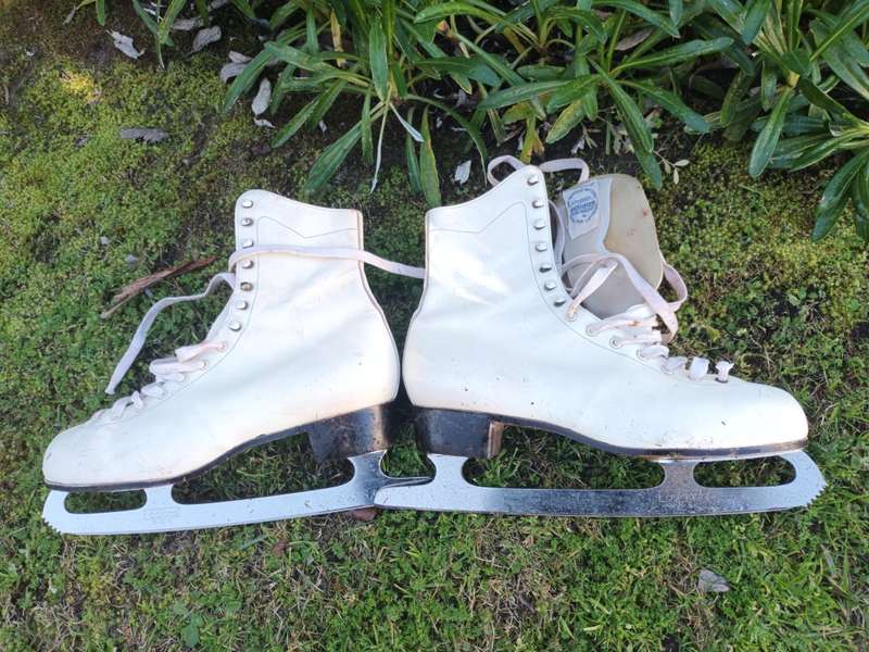 VINTAGE Adidas RIA Ice Skates Size 8 White Leather SSS Blades