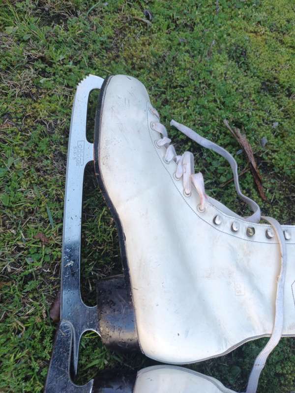 VINTAGE Adidas RIA Ice Skates Size 8 White Leather SSS Blades