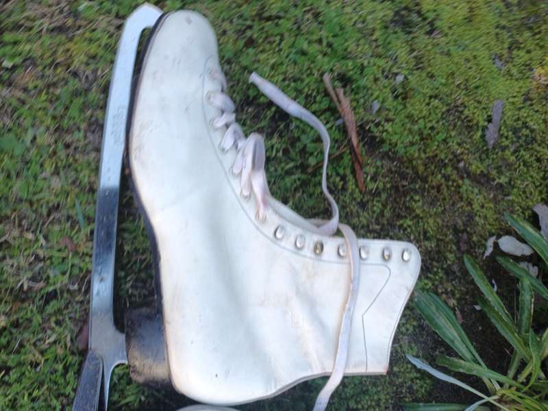 VINTAGE Adidas RIA Ice Skates Size 8 White Leather SSS Blades
