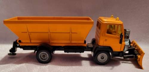 SIKU Mercedes truck fertilizer spreader With front mount attachment 1/50