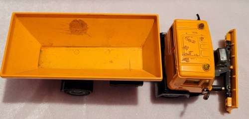 SIKU Mercedes truck fertilizer spreader With front mount attachment 1/50