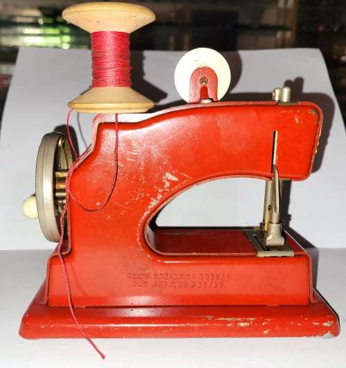 Vulcan Minor sewing machine Red 1950`s