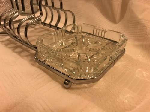 Chromed toast rack with butter dish and shares