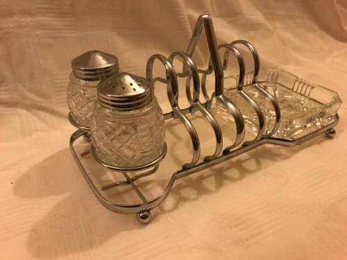 Chromed toast rack with butter dish and shares