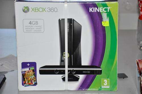 Microsoft X-Box 360 4Gb with Kinect sensor with 3 games....