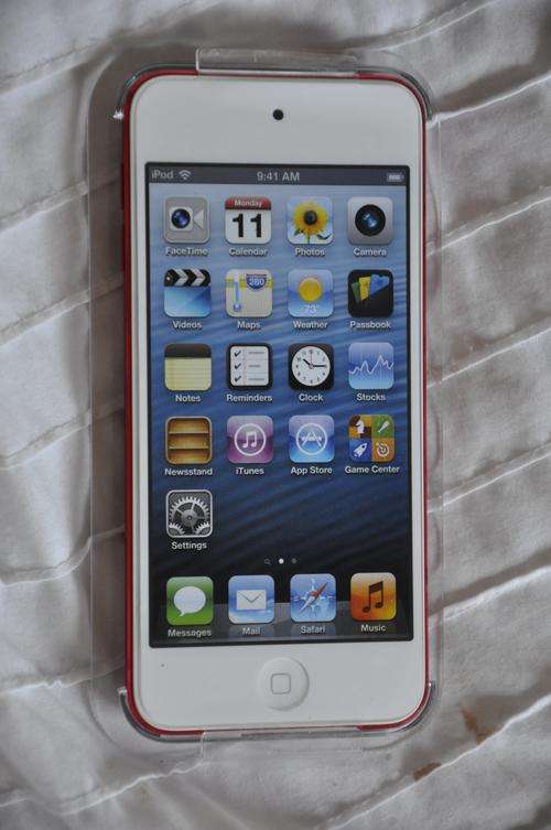 APPLE IPOD TOUCH 64 GB. 5 th generation A1421 ( Special edition red ) with front and back CAMERAS