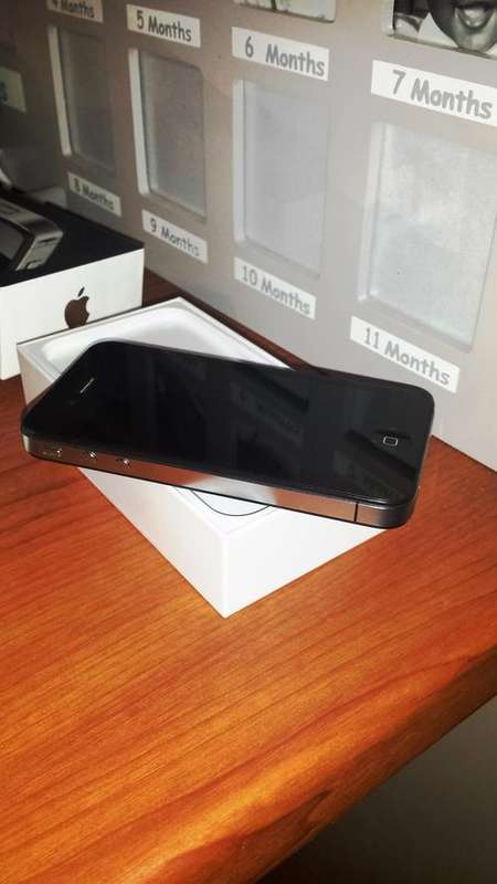 iPhone 4S 16GB (6 months old)