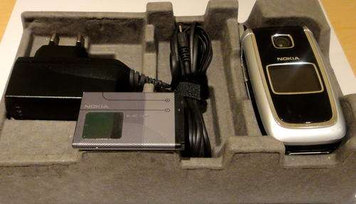 NOKIA 6101 MOBILE PHONE AND CHARGER