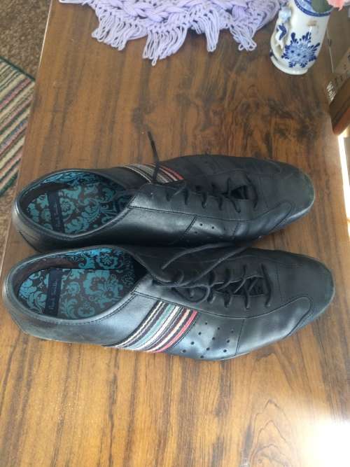 Paul Smith genuine sneakers size 9 to 9.5 very high quality.