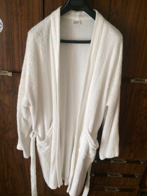 Edgars Unisex White Gown - In good condition.BARGAIN! CLEARANCE SALE