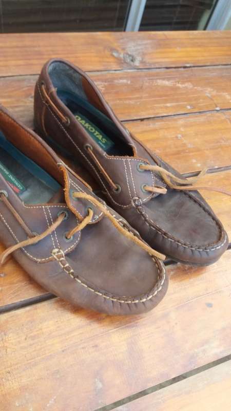 Authentic Leather Dakota shoes - Size 9 Very good condition