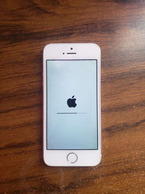 Apple Iphone 5s Silver 16GB Unlocked - Working and in very good condition - Sell As IS