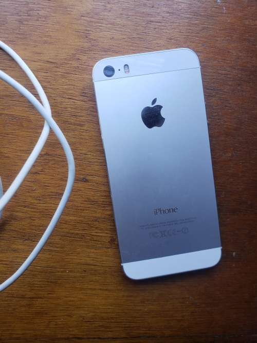 Apple Iphone 5s Silver 16GB Unlocked - Working and in very good condition - Sell As IS