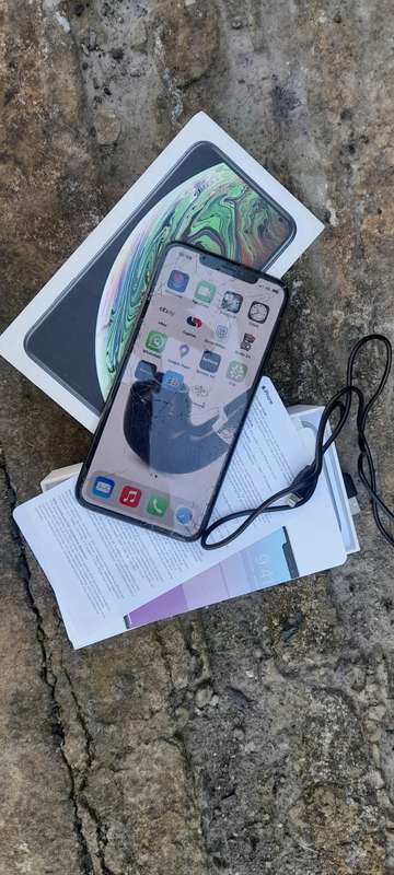 Apple Iphone XS MAX Space Grey 64GB - Sell - AS IT IS. All Networks Unlocked For Repair. No ICloud