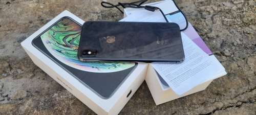 Apple Iphone XS MAX Space Grey 64GB - Sell - AS IT IS. All Networks Unlocked For Repair. No ICloud
