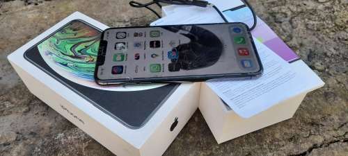 Apple Iphone XS MAX Space Grey 64GB - Sell - AS IT IS. All Networks Unlocked For Repair. No ICloud