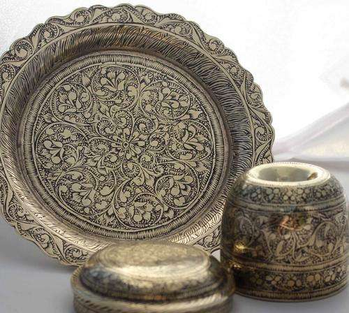 VINTAGE BRASS DESK SET. 3 PIECES BEAUTIFUL DECORATIVE DESIGN!!