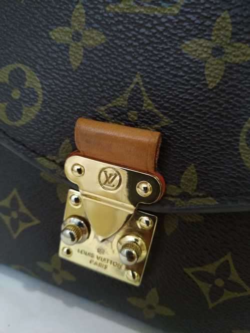 LOUIS VUITTON Monogram Pochette Metis