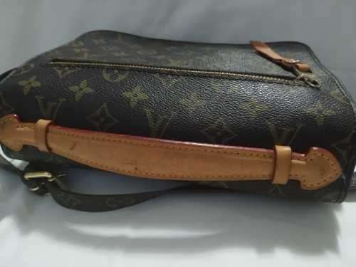 LOUIS VUITTON Monogram Pochette Metis