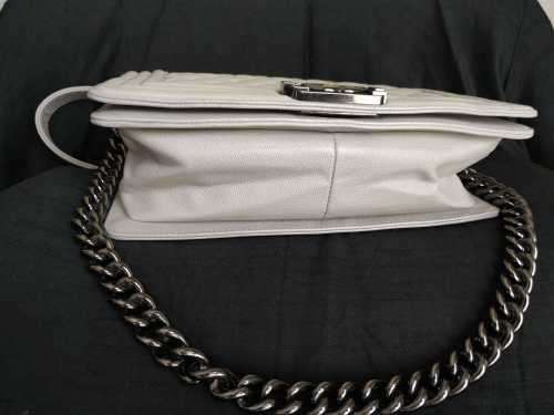 CHANEL Le boy Caviar Medium Boy Flap Light Grey