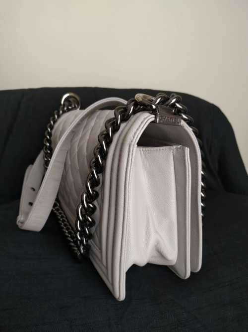 CHANEL Le boy Caviar Medium Boy Flap Light Grey