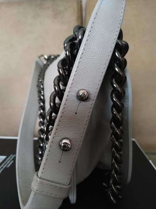 CHANEL Le boy Caviar Medium Boy Flap Light Grey