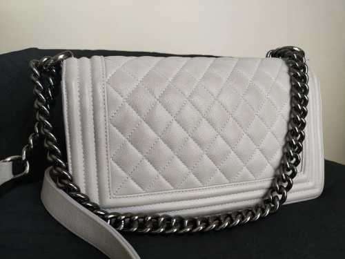 CHANEL Le boy Caviar Medium Boy Flap Light Grey
