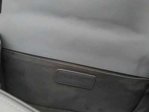 CHANEL Le boy Caviar Medium Boy Flap Light Grey