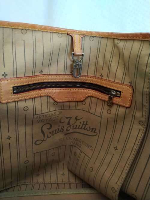 Louis Vuitton Neverfull Tote