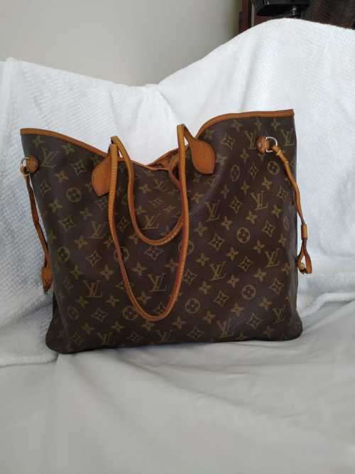Louis Vuitton Neverfull Tote