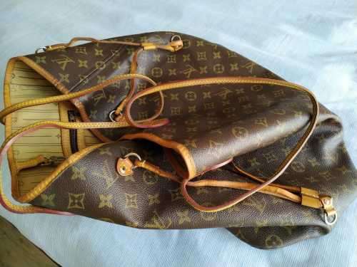 Louis Vuitton Neverfull Tote