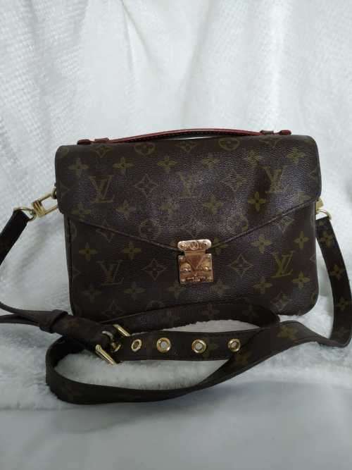 LOUIS VUITTON Monogram Pochette Metis