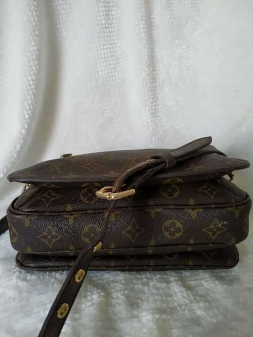 LOUIS VUITTON Monogram Pochette Metis