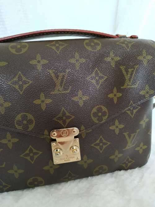 LOUIS VUITTON Monogram Pochette Metis