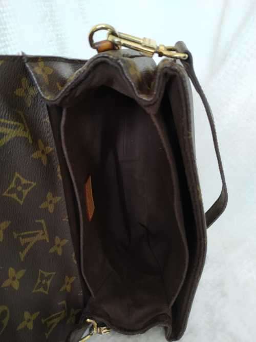 LOUIS VUITTON Monogram Pochette Metis