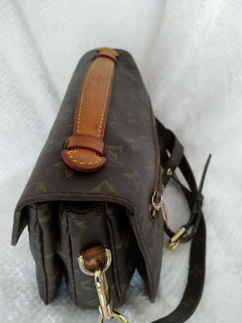 LOUIS VUITTON Monogram Pochette Metis
