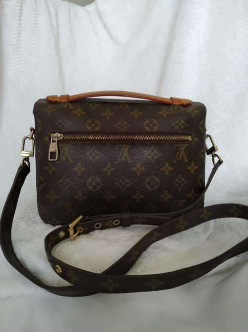 LOUIS VUITTON Monogram Pochette Metis
