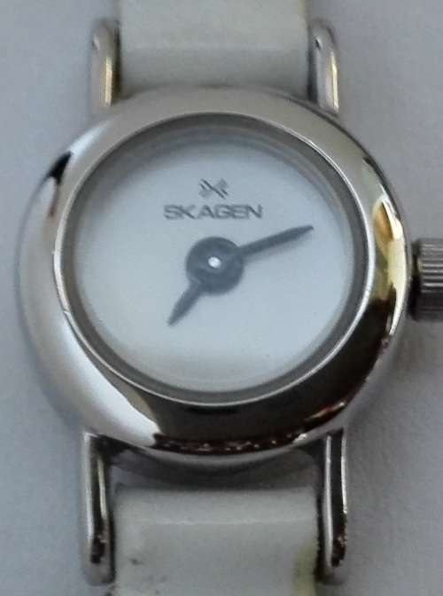 Authentic SKAGEN Denmark Petite Ultra Slim White Leather Ladies Watch