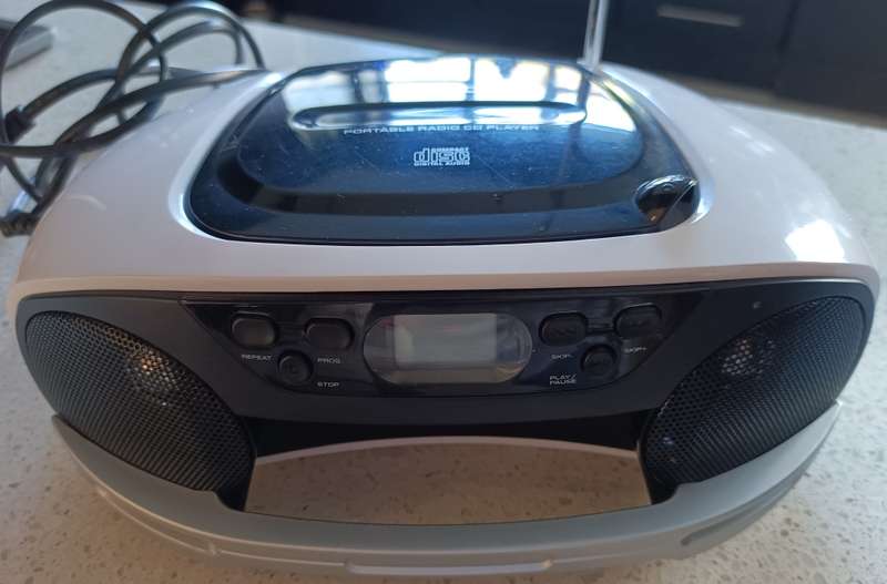 TEAC PC-D90 Portable Radio/CD Player