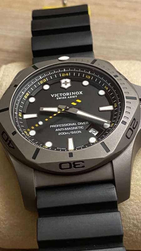 ***VICTORINOX I.N.O.X TITANIUM PROFESIONAL DIVER WATCH***