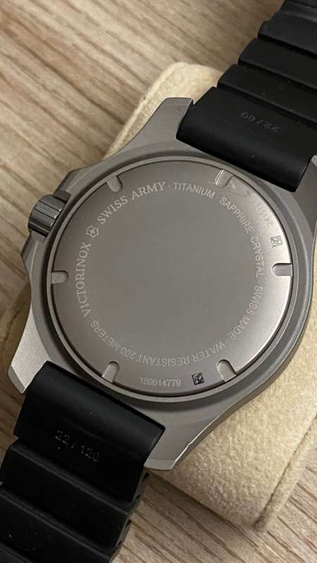 ***VICTORINOX I.N.O.X TITANIUM PROFESIONAL DIVER WATCH***