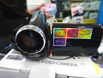 1.8 Inch LCD 1.3MP Digital Camcorder with 4X Digital Zoom Camera BLACK