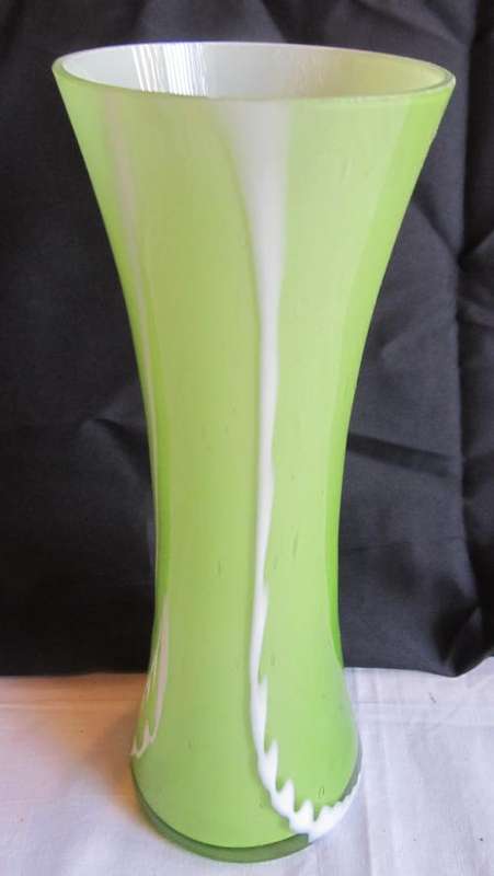 RETRO GREEN GLASS VASE