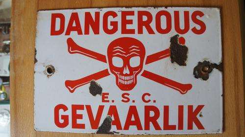 Vintage Danger / Gevaarlik Enamel Sign