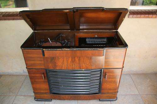 Vintage Carard RC60 /D16 Automatic Record Changer and Phono Radio
